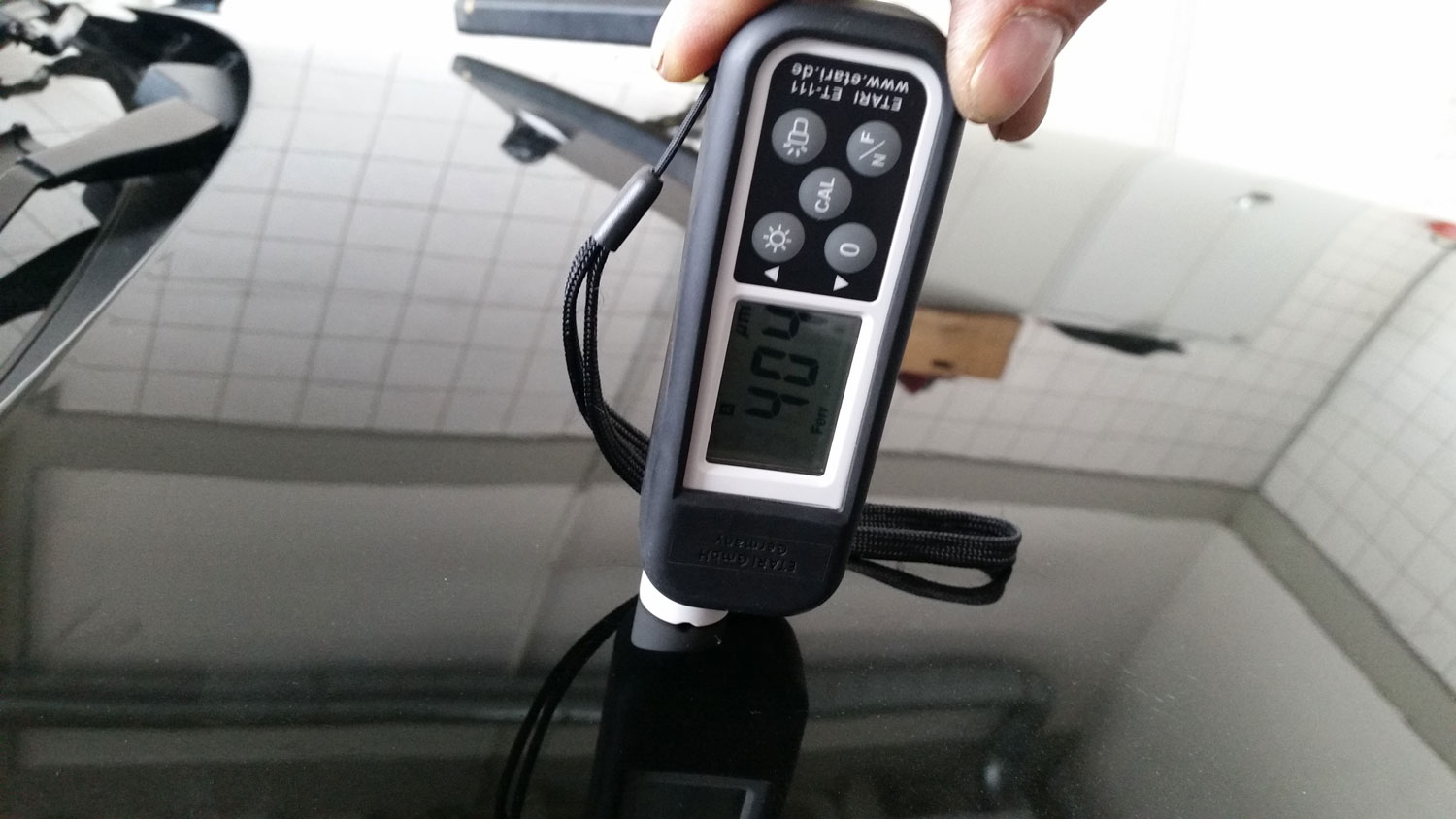 Lackschichtmessung beim Schadengutachten am Fahrzeug